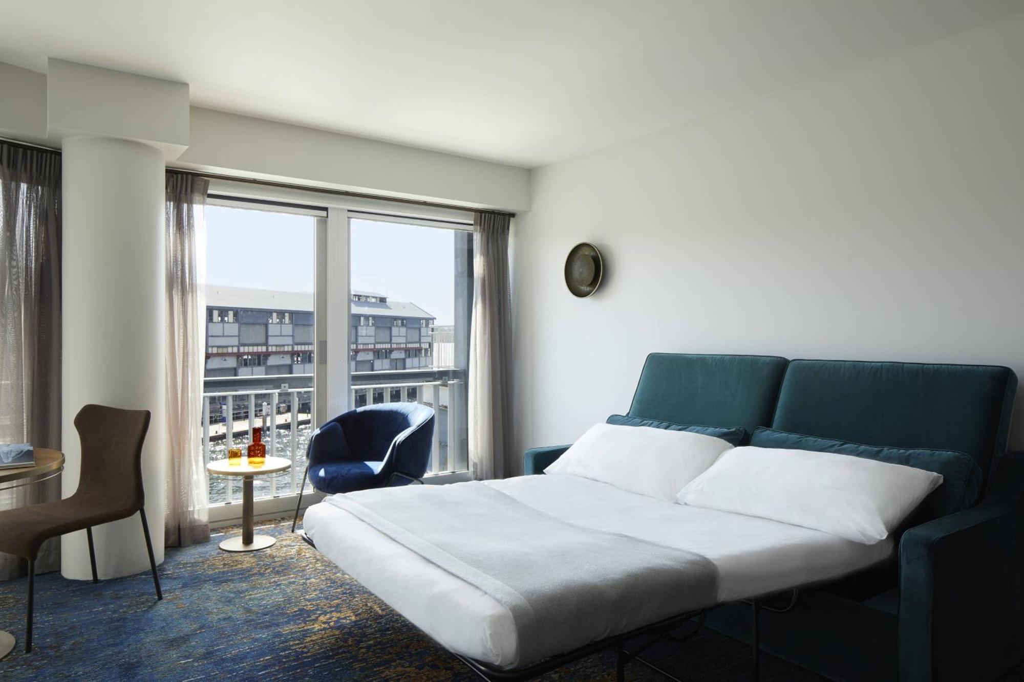 Hotel Pier One Sydney Harbour, Autograph Collection Zewnętrze zdjęcie A sofa bed
